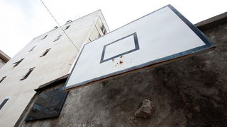 Zadar, 140412
Kosarkaska igralista i na njima postavljeni kosevi po citavom Zadru, koji se dici imenom “Grad kosarke”, su u jako losem stanju i/ili sluze kao parkiraliste.
Na fotografiji: kos koji je zajedno sa spomen plocom 1996. godine postavljen ispre Zadar, 140412
Kosarkaska igralista i na njima postavljeni kosevi po citavom Zadru, koji se dici imenom “Grad kosarke”, su u jako losem stanju i/ili sluze kao parkiraliste.
Na fotografiji: kos koji je zajedno sa spomen plocom 1996. godine postavljen ispre