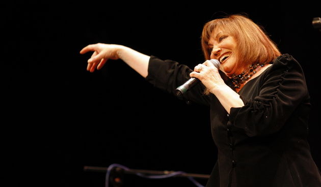 Zadar, 091210. 
Hrvatska kazalisna kuca Zadar.
Hrvatska glazbena diva Tereza Kesovija odrzala je humanitarni bozicni koncert Rotary Cluba Zadar 2010.
Foto: Jure Miskovic / CROPIX