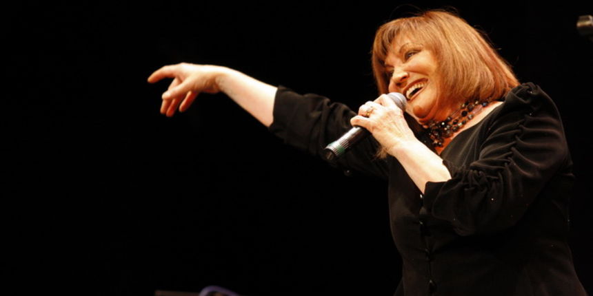 Zadar, 091210.
Hrvatska kazalisna kuca Zadar.
Hrvatska glazbena diva Tereza Kesovija odrzala je humanitarni bozicni koncert Rotary Cluba Zadar 2010.
Foto: Jure Miskovic / CROPIX Zadar, 091210.
Hrvatska kazalisna kuca Zadar.
Hrvatska glazbena diva Tereza Kesovija odrzala je humanitarni bozicni koncert Rotary Cluba Zadar 2010.
Foto: Jure Miskovic / CROPIX