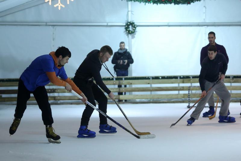 Zadarski hokejaši izazvali su splitske te su se sastali na zadarskom Forumu kako bi odigrali prijateljsku utakmicu.  Photo: Filip Brala/PIXSELL