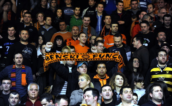 Sibenik ,170213.
Dvorana Baldekin 
Derbi utakmica izmedju GKK Sibenik i Sonik Puntamika Zadar za prvaka A2 Hrvatske kosarkaske lige Jug.
Na slici: slavlje nakon pobjede Sibenika.
Foto: Niksa Stipanicev / CROPIX