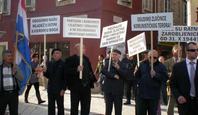 Domobrani mirno prosvjedovali zbog Mesićeva posjeta Zadru (Foto: V. Pletikosić)