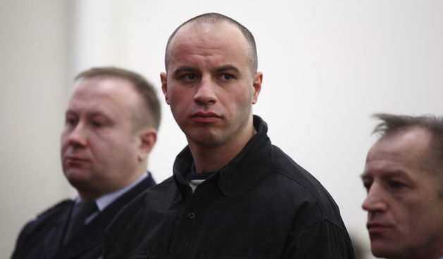 Zagreb, 030210.
Zupanijski sud.
Pocetak sudjenja prvooptuzenom Robertu Matanicu i drugima za ubojstvo Ive Pukanica i Nike Franjica.
Slobodan Djurovic, Robert Matanic,Luka Matanic, Amir Mafalani.
Na slici: Robert Matanic.
Foto: Pool / CROPIX