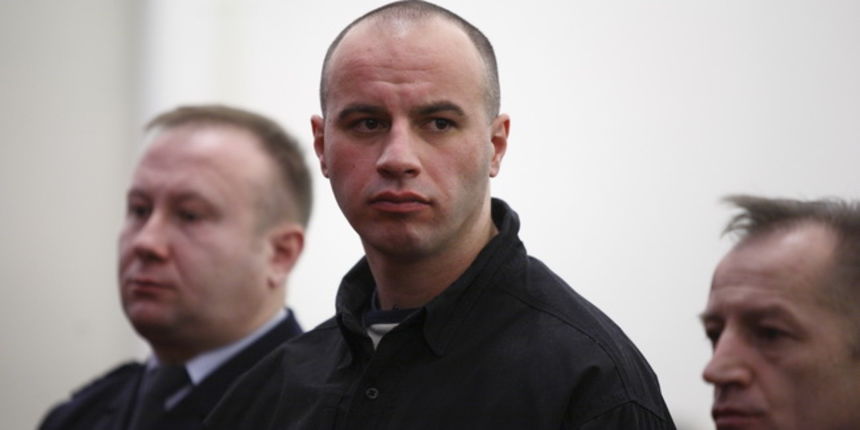 Zagreb, 030210.
Zupanijski sud.
Pocetak sudjenja prvooptuzenom Robertu Matanicu i drugima za ubojstvo Ive Pukanica i Nike Franjica.
Slobodan Djurovic, Robert Matanic,Luka Matanic, Amir Mafalani.
Na slici: Robert Matanic.
Foto: Pool / CROPIX Zagreb, 030210.
Zupanijski sud.
Pocetak sudjenja prvooptuzenom Robertu Matanicu i drugima za ubojstvo Ive Pukanica i Nike Franjica.
Slobodan Djurovic, Robert Matanic,Luka Matanic, Amir Mafalani.
Na slici: Robert Matanic.
Foto: Pool / CROPIX