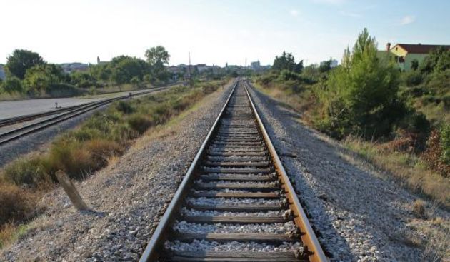03.10.2013., Zadar – Luka Gazenica i stara zeljeznicka pruga cekaju bolje dane koji bi trebali doci uskoro. Photo: Filip Brala/PIXSELL Autor  Filip Brala/PIXSELL KLJUČNE RIJEČI  zeljeznica, zeljeznicka pruga, luka Gazenica, obnova