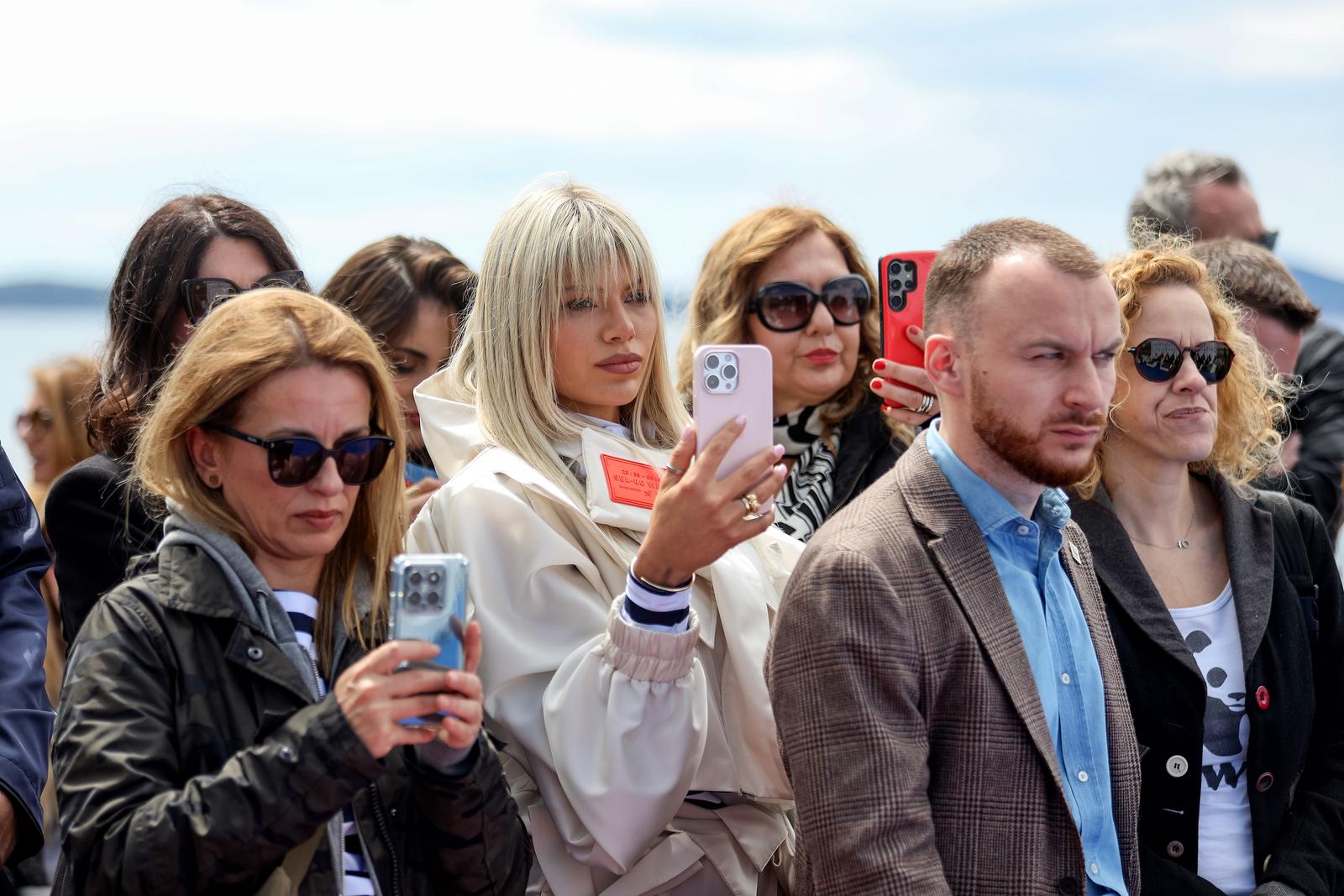 Ekološka manifestacija “Uz more, za more: zelena misija za održivu budućnost Hrvatske” održala se danas na plivarici Škoda koja je jutros u 11 sati isplovila iz zadarske luke Gaženica prema Ugljanu gdje će se provela akcija izvlačenja odbačenih ribarskih Ekološka manifestacija “Uz more, za more: zelena misija za održivu budućnost Hrvatske” održala se danas na plivarici Škoda koja je jutros u 11 sati isplovila iz zadarske luke Gaženica prema Ugljanu gdje će se provela akcija izvlačenja odbačenih ribarskih