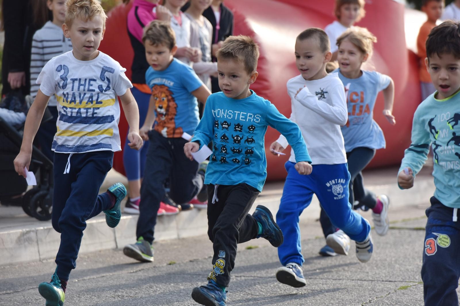 Šibenik: Dječja te utrke Šibenskih deset & Draženova četvorka povodom 53. rođendana Dražena Petrovića Šibenik: Dječja te utrke Šibenskih deset & Draženova četvorka povodom 53. rođendana Dražena Petrovića