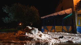 U Pakoštanima padala tuča više od 30 minuta i zabijelila cijelo mjesto U Pakoštanima padala tuča više od 30 minuta i zabijelila cijelo mjesto