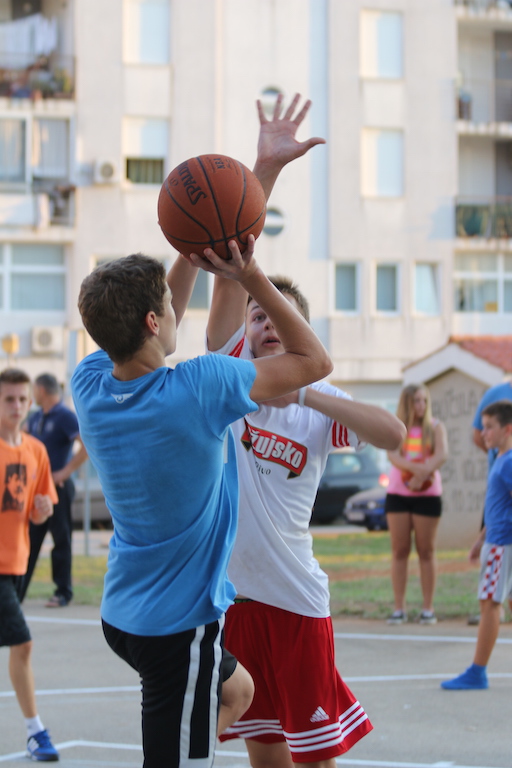 U sklopu nacionalnog projekta “Koš za koš” predan je prvi obnovljen košarkaški teren na zadarskom Bilom Brigu