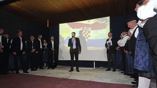 Bibinje: Predstavljena knjiga “Bitka za Vukovar” Damira Plavšića. Foto: Leo Banić Bibinje: Predstavljena knjiga “Bitka za Vukovar” Damira Plavšića. Foto: Leo Banić