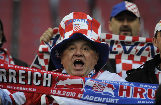 Klagenfurt, 190510.
Prijateljska nogometna utakmica na stadionu Hypo Group Arena izmedju reprezentacija Austrije i Hrvatske.
Na slici: hrvatski navijaci.
Foto: Drago Sopta / CROPIX