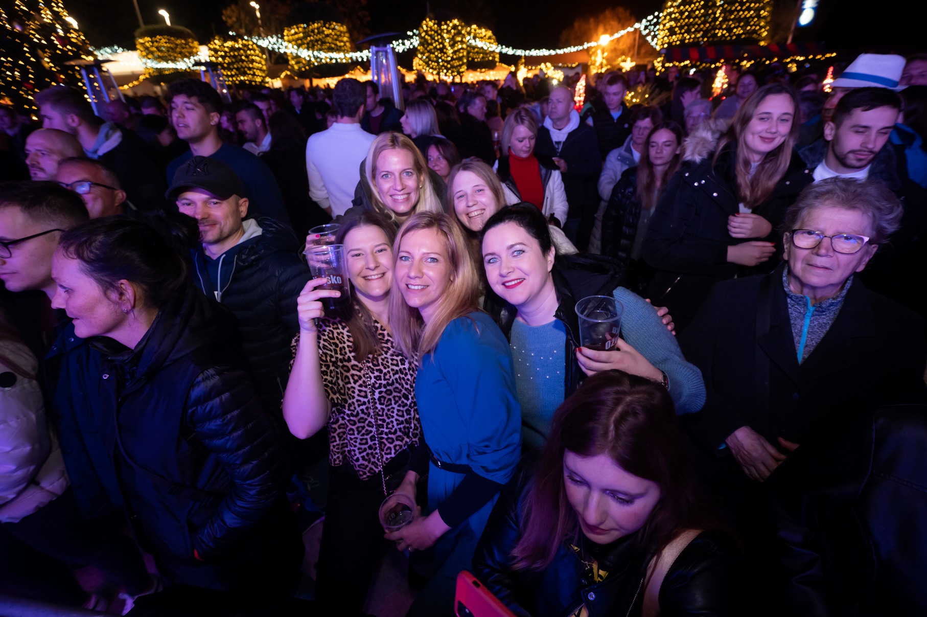 Vatromet, tisuće konfeta, šampanjac, prskalice i koncert Ivana Zaka i Tempo Banda
