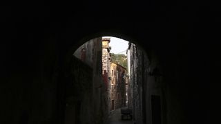 Skradin romantičan mediteranski grad na desnoj obali rijeke Krke Skradin romantičan mediteranski grad na desnoj obali rijeke Krke