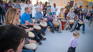 Glazbeno scenski nastup “Iskra ljubavi za mir” i grupna meditacija na Forumu