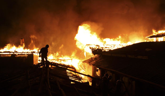 Katastrofalan požar u Dukezongu