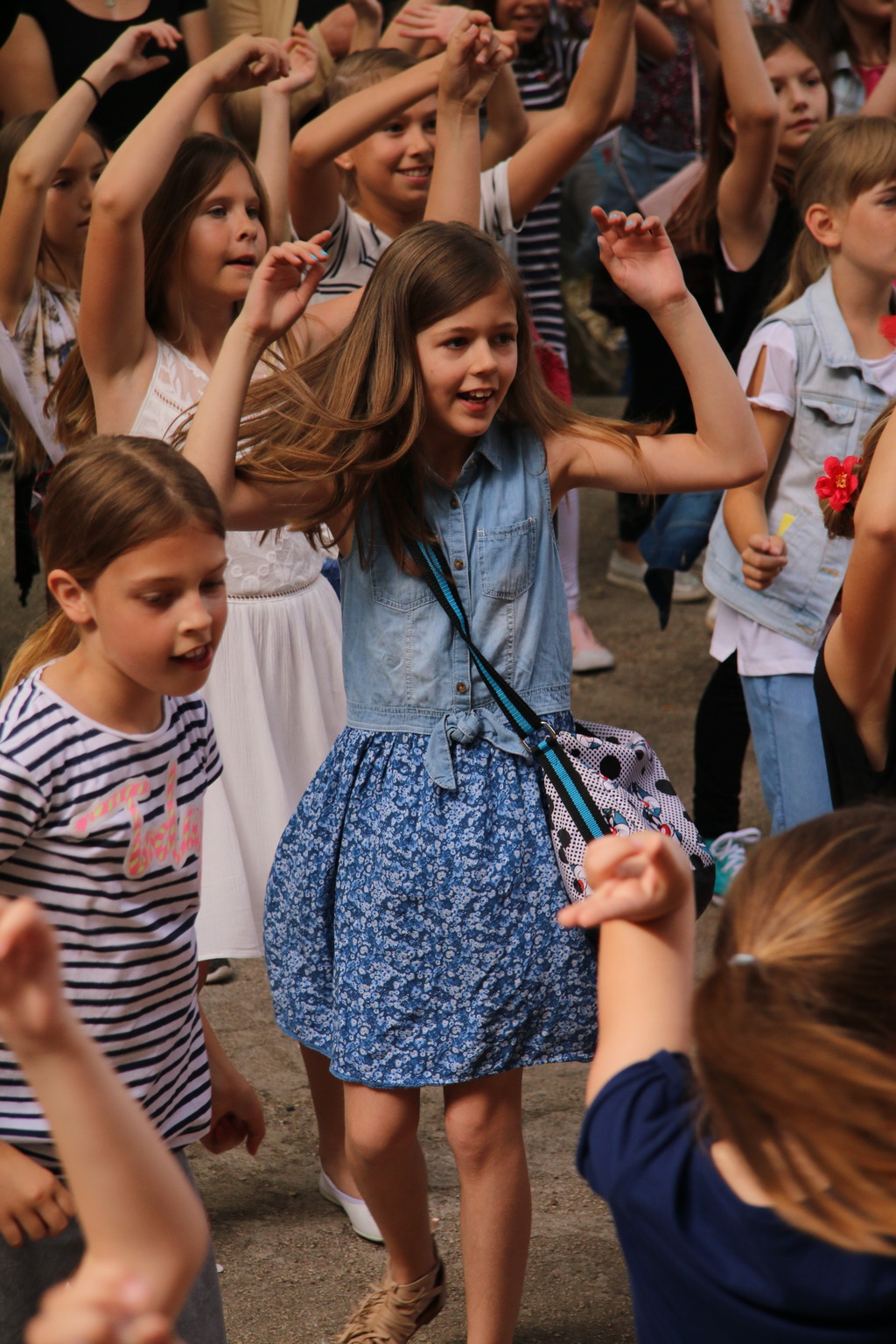 Posljednji dan nastave u OŠ Petra Preradovića u ritmu zumbe Posljednji dan nastave u OŠ Petra Preradovića u ritmu zumbe