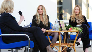 Zadar, 28.03.2012. snimio: Nenad Marčev
Marijana Dokoza
Promocija knjige Naranyjin plač
Gradska knjižnica
Tekst iz knjige čitala Vanessa Radman Zadar, 28.03.2012. snimio: Nenad Marčev
Marijana Dokoza
Promocija knjige Naranyjin plač
Gradska knjižnica
Tekst iz knjige čitala Vanessa Radman