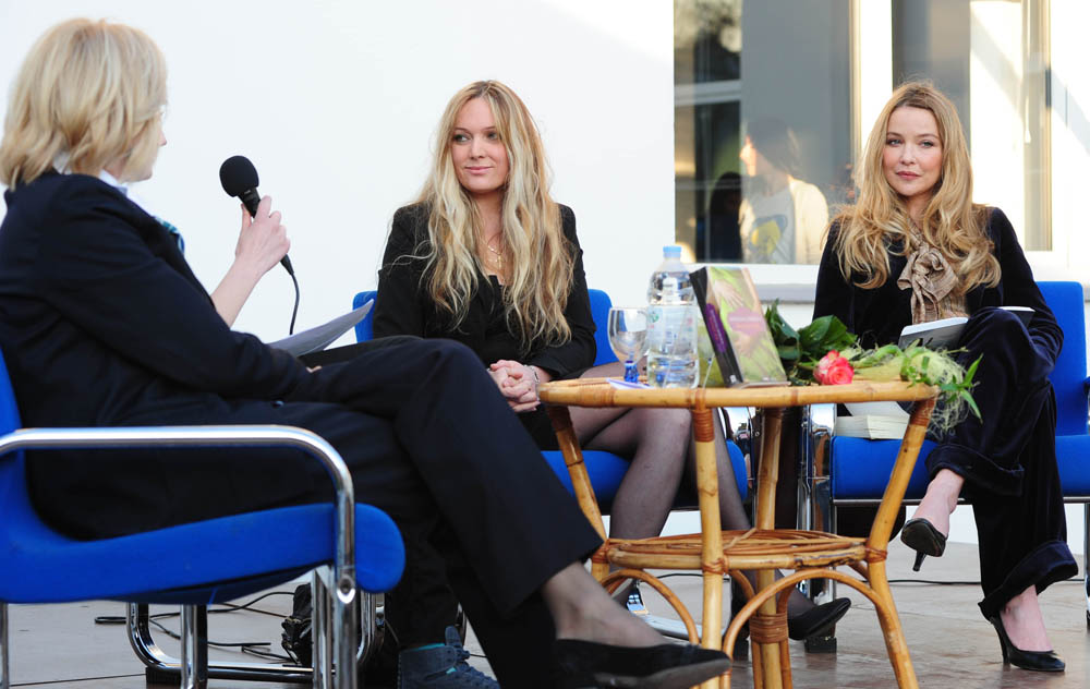 Zadar, 28.03.2012. snimio: Nenad Marčev
Marijana Dokoza
Promocija knjige Naranyjin plač
Gradska knjižnica
Tekst iz knjige čitala Vanessa Radman Zadar, 28.03.2012. snimio: Nenad Marčev
Marijana Dokoza
Promocija knjige Naranyjin plač
Gradska knjižnica
Tekst iz knjige čitala Vanessa Radman