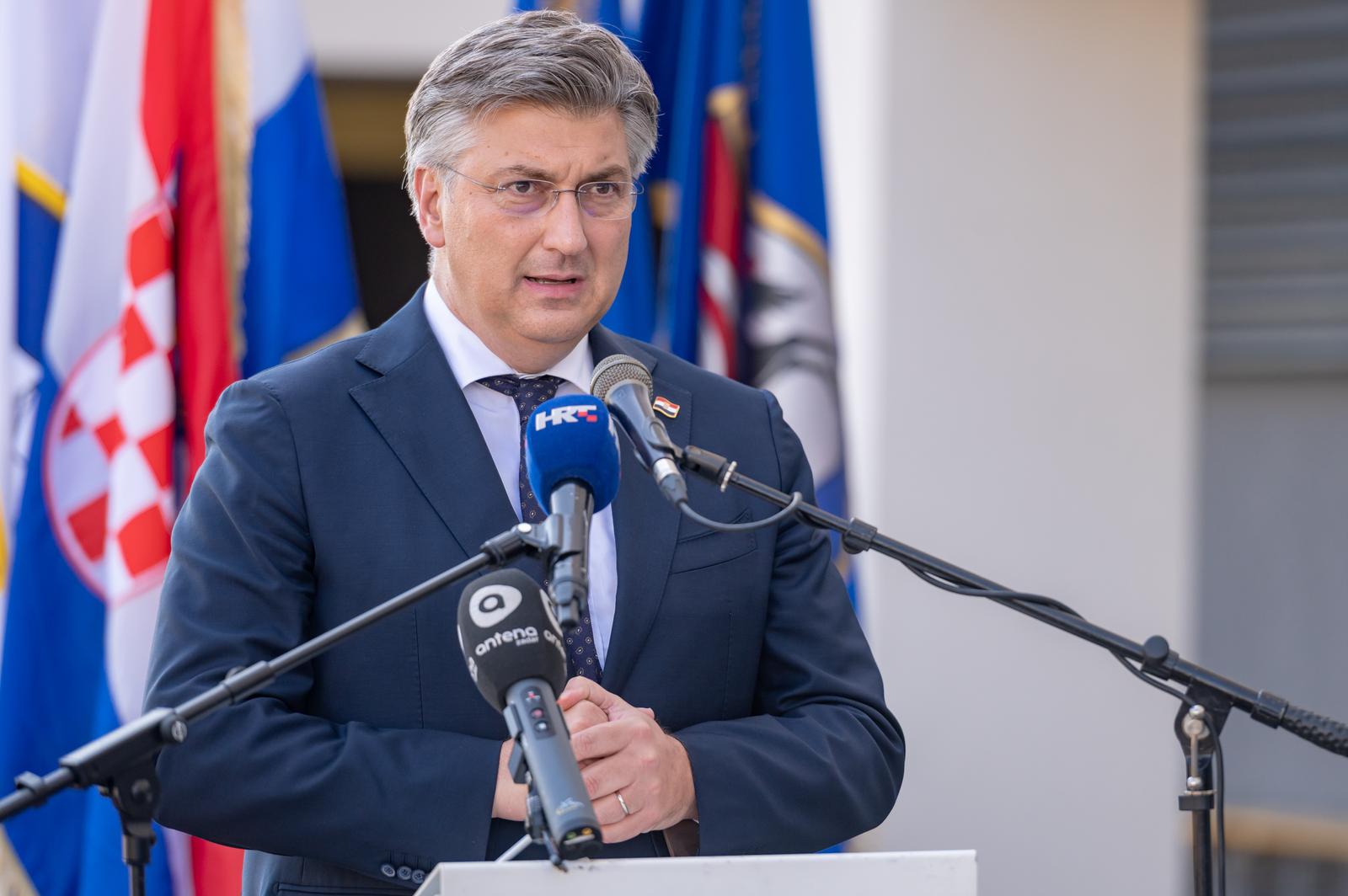 Premijer Plenković sudjelovao na svečanosti primopredaje ključeva POS-ovih stanova Premijer Plenković sudjelovao na svečanosti primopredaje ključeva POS-ovih stanova