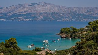 Uvala Lovrečina: Egzotična pješčana oaza na Braču u kojoj su uživali i stari Rimljani Uvala Lovrečina: Egzotična pješčana oaza na Braču u kojoj su uživali i stari Rimljani