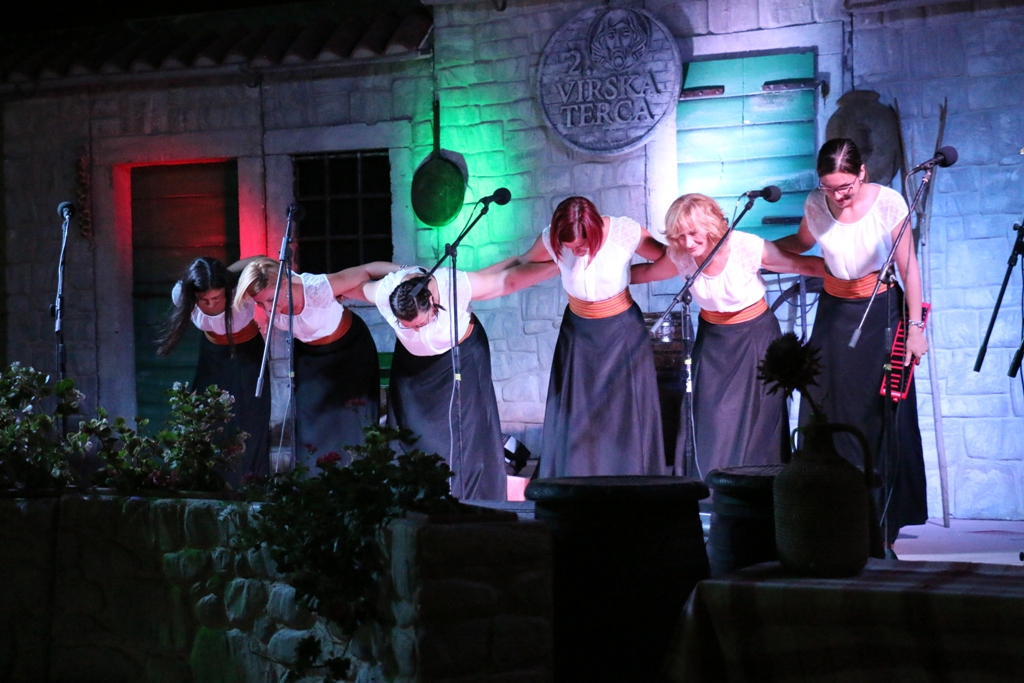 Osam klapa nastupilo na klapskoj manifestaciji “Virska terca” Osam klapa nastupilo na klapskoj manifestaciji “Virska terca”