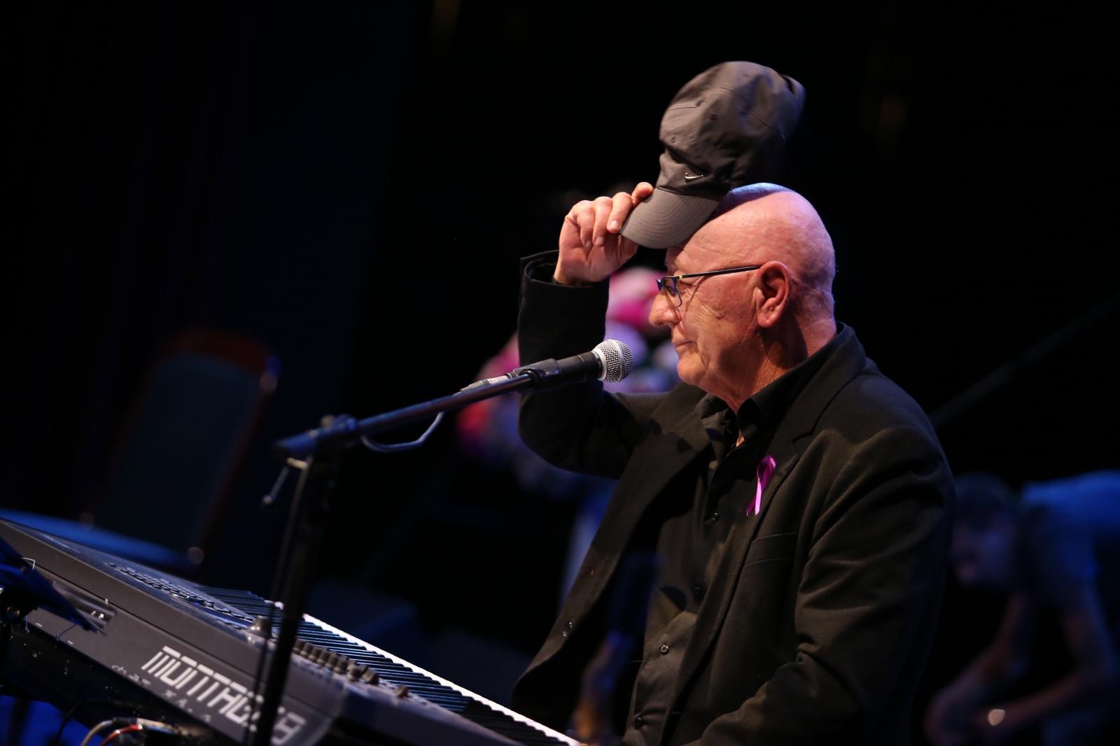 Koncertom ‘Vjeruj u ljubav’ obilježena 50. godišnjica Županijske lige protiv raka: zapjevao i Oliver Dragojević Koncertom ‘Vjeruj u ljubav’ obilježena 50. godišnjica Županijske lige protiv raka: zapjevao i Oliver Dragojević