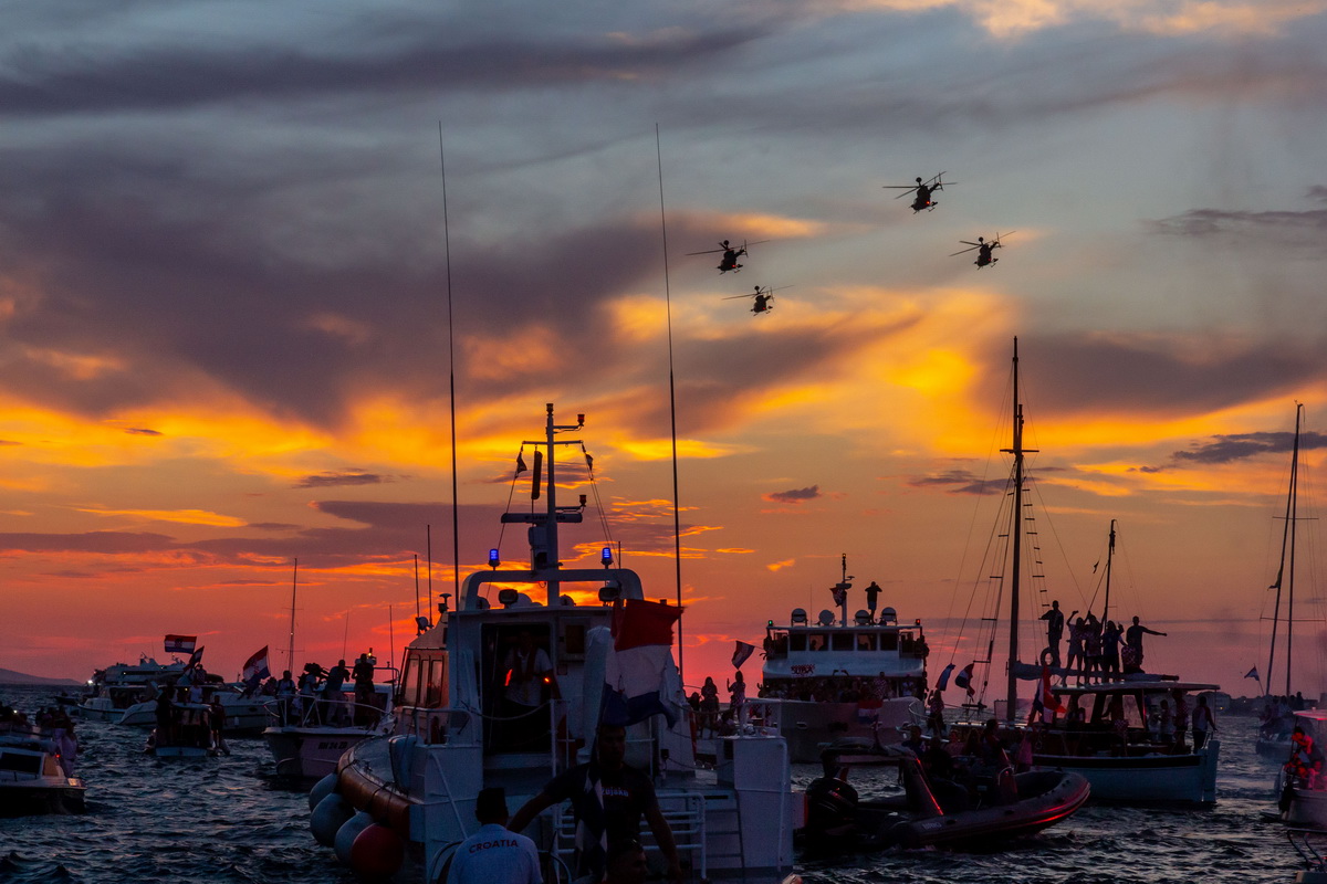 Veličanstven doček četvorice zadarskih Vatrenih od Gradskog mosta do Foruma