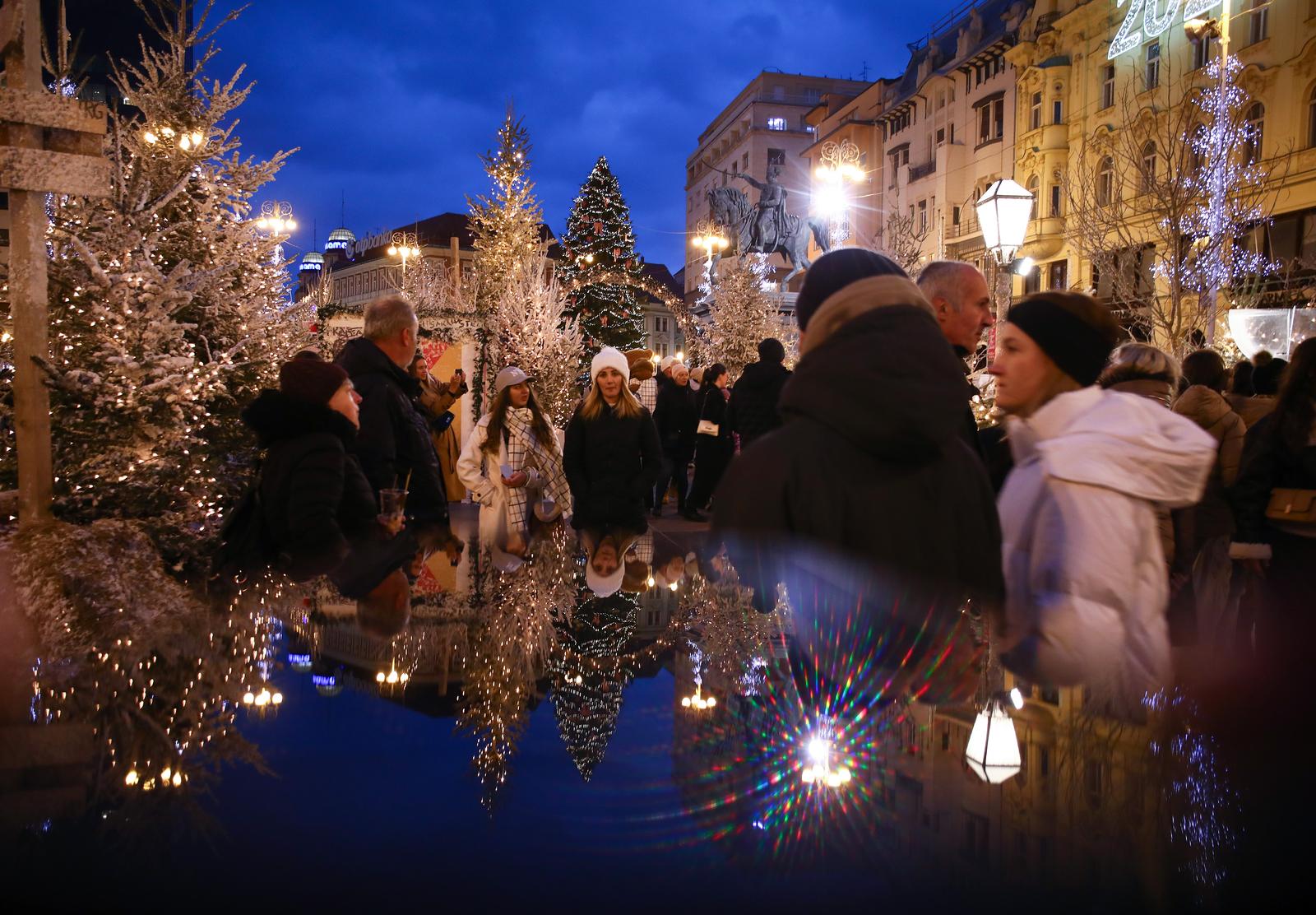 Zagrebački Advent na Trgu bana Jelačića