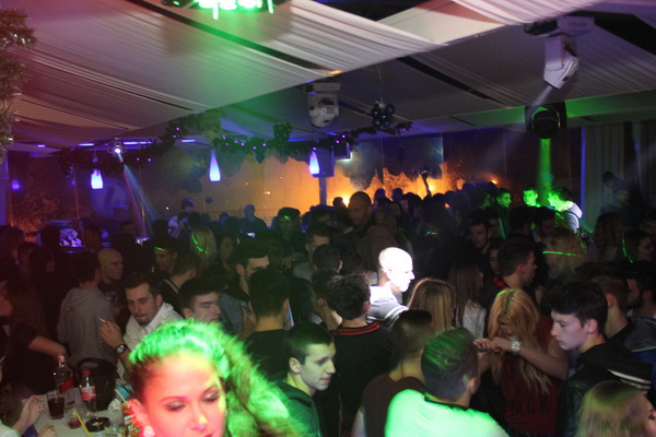 Vikend u Ledani Lounge & Baru: Red Hot Friday Night i Saturday White Fever. Vikend u Ledani Lounge & Baru: Red Hot Friday Night i Saturday White Fever.