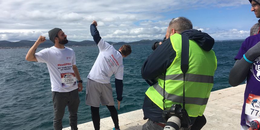 Hostel tim, Wings 4 life