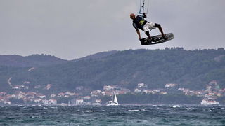 Kiteri i surferi uživali u jakom jugu