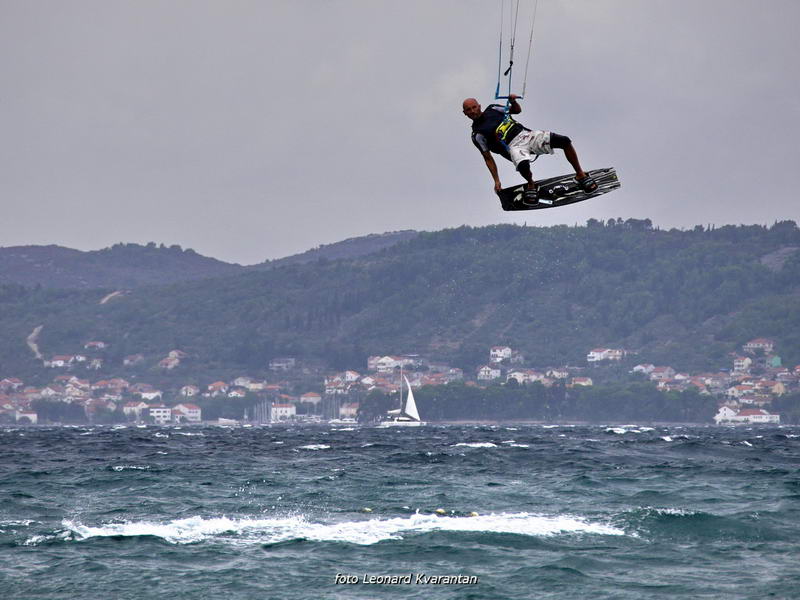 Kiteri i surferi uživali u jakom jugu