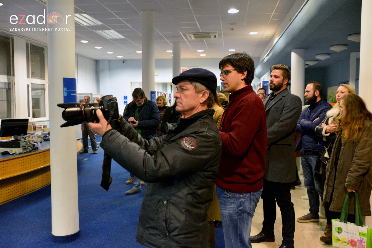 Gradska knjižnica Zadar: Otvorenje izložbe fotografija “Afrika na kvadrat” autora Filipa Brale Gradska knjižnica Zadar: Otvorenje izložbe fotografija “Afrika na kvadrat” autora Filipa Brale