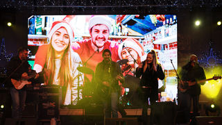 Sveti Nikola i bend Zaratino razveselili i zabavili posjetitelje Sveti Nikola i bend Zaratino razveselili i zabavili posjetitelje