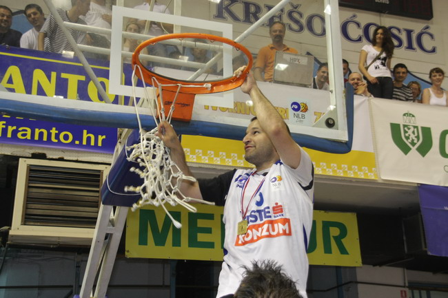 Jazine i Tornado: Prvaci za sva vremena!