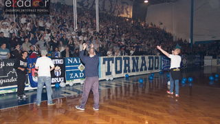 Humanitarno gledanje utakmice Zadar-Cibona (85-84) u Jazinama Humanitarno gledanje utakmice Zadar-Cibona (85-84) u Jazinama