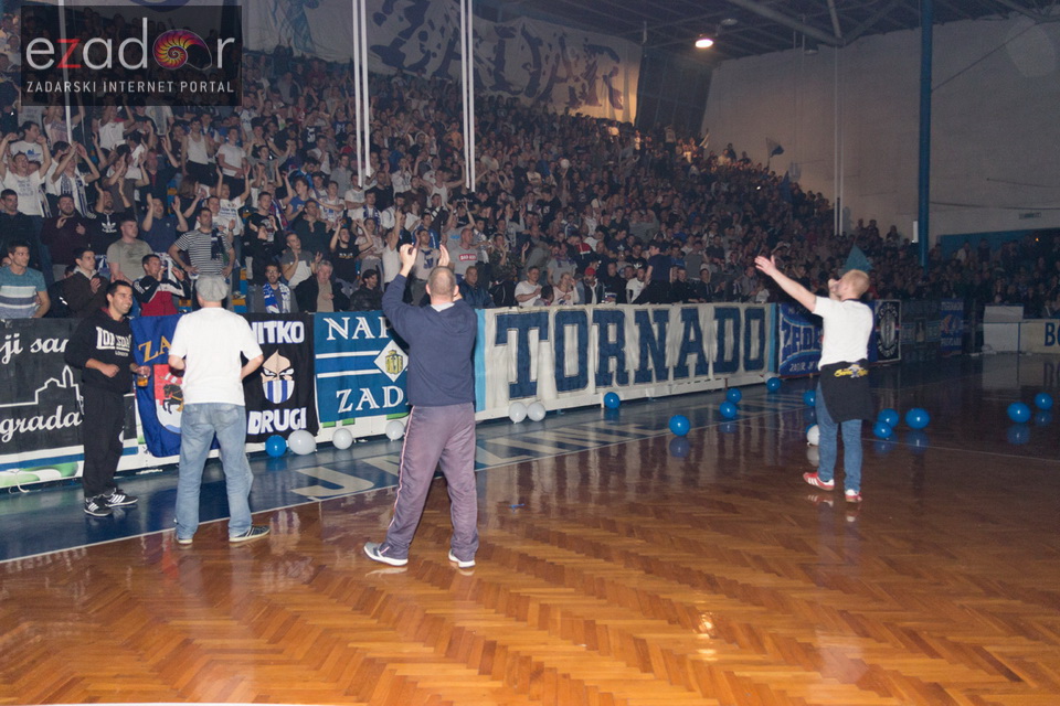 Humanitarno gledanje utakmice Zadar-Cibona (85-84) u Jazinama Humanitarno gledanje utakmice Zadar-Cibona (85-84) u Jazinama