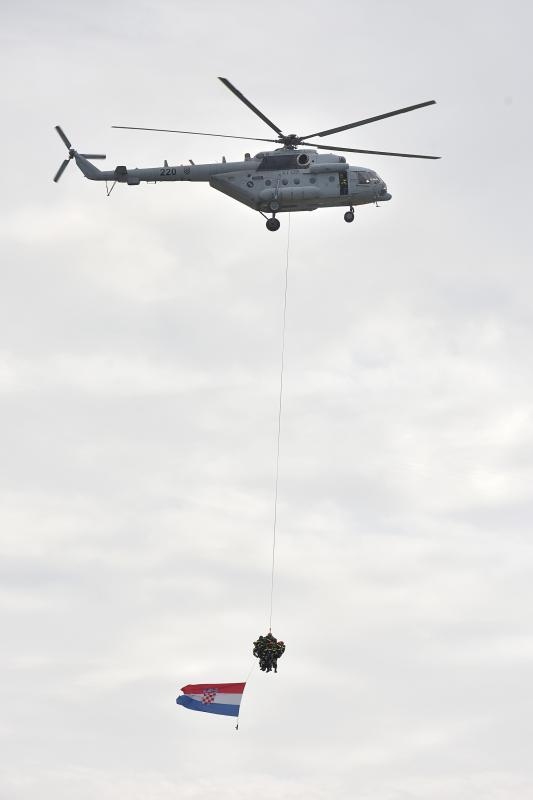 U sklopu Medjunarodne konferencije o gasenju pozara iz zraka (Aerial Firefighting Conference), u zrakoplovnoj bazi HRZ Zemunik odrzala se pokazna vjezba na kojoj su sudjelovali protupozarni avioni i helikopteri iz sastava 93. zrakoplovne baze u Zemuniku, U sklopu Medjunarodne konferencije o gasenju pozara iz zraka (Aerial Firefighting Conference), u zrakoplovnoj bazi HRZ Zemunik odrzala se pokazna vjezba na kojoj su sudjelovali protupozarni avioni i helikopteri iz sastava 93. zrakoplovne baze u Zemuniku,