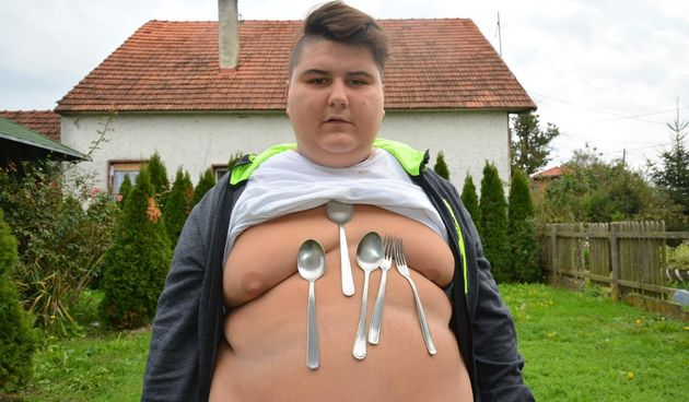 Dječak “magnet” Ivan Stoiljković pokazao svoj jedinstveni dar privlačenja metala