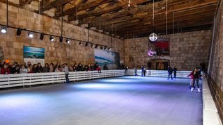 Advent 2018.: Otvoreno prvo klizalište u Pagu