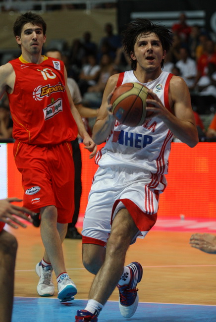 Zadar, 180710.
Dvorana Kresimira Cosica na Visnjiku.
Kosarkaska utakmica za 3.mjesto Prvenstva Europe do 20 godina izmedju Hrvatske i Spanjolske.
Na fotografiji : Dino Butorac u napadu
Foto : Vladimir Ivanov / CROPIX