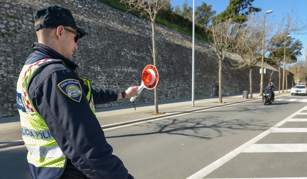 Zadarska policija povodom Dana žena darivala savjesne vozačice