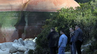 Kornati, Otok Sit, 261009 .
Putnicki brod Marko Polo nasukao se prekjucer unutar otoka Sita na sjeverozapadnoj strani. 
Marko Polo je provom zaorao barem desetak metara u kopno, srusio morske stijene i raslinje, probio zid ograde obitelji Kovacev i zausta