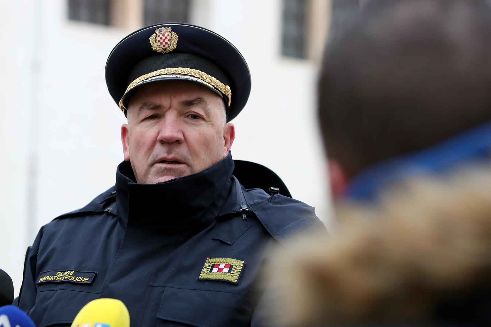 Mimohod pripadnika OSRH i MUP-a s ratnim zastavama povodom 30. obljetnice VRO Maslenica Mimohod pripadnika OSRH i MUP-a s ratnim zastavama povodom 30. obljetnice VRO Maslenica