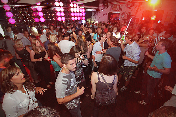 Brandon Morales u Maraschino baru (foto:Saša Čuka) Brandon Morales u Maraschino baru (foto:Saša Čuka)