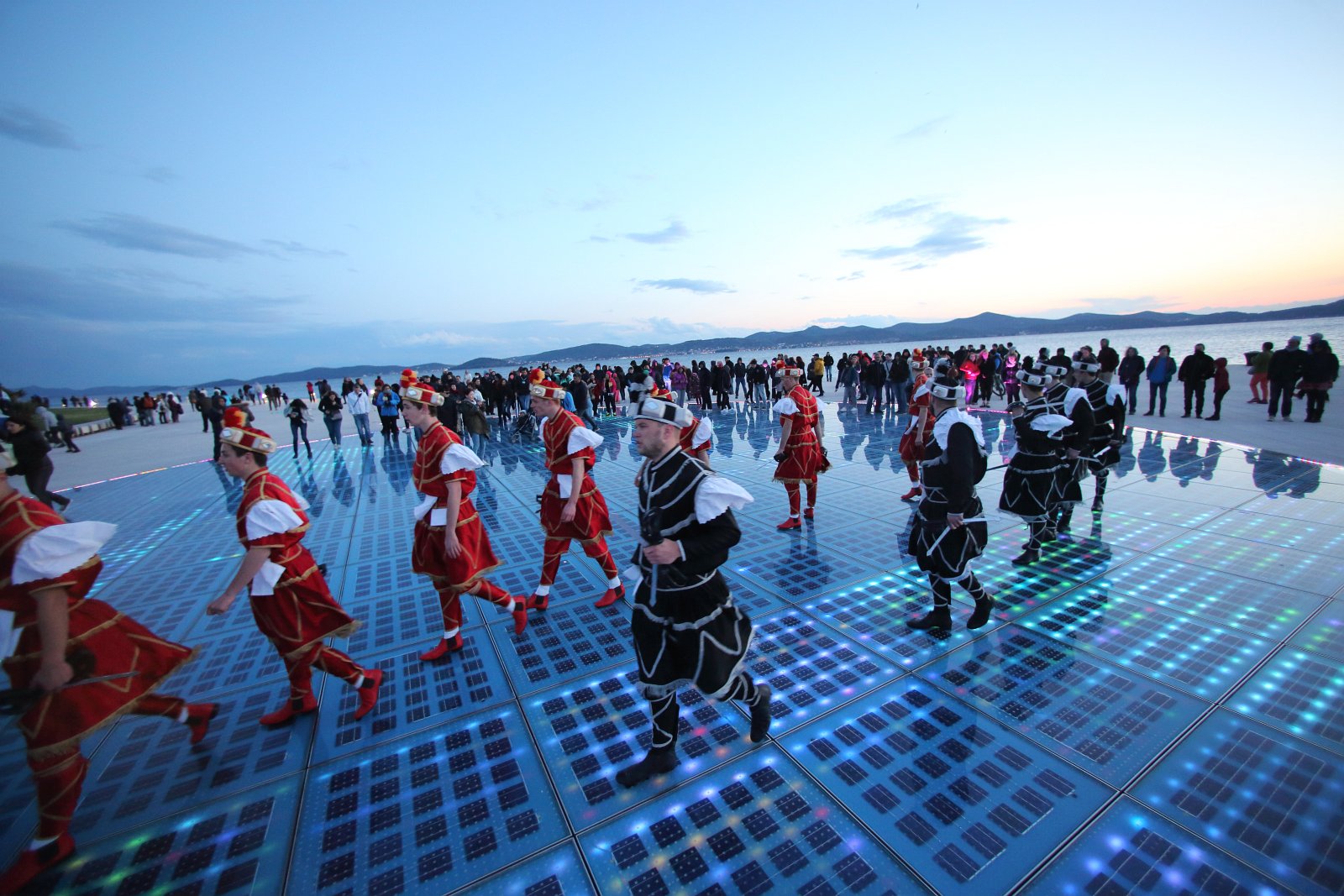 HGD Sv. Cecilija izvelo korčulanski viteški ples “Moreška” na Pozdravu suncu