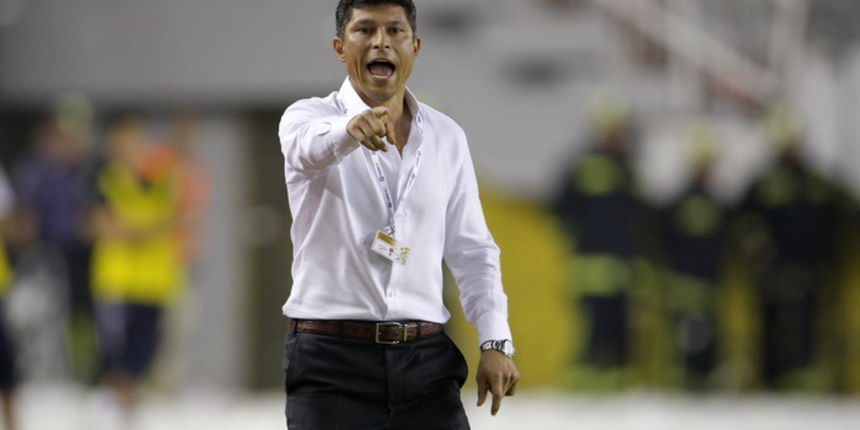 Split, 100911.
Stadion HNK Hajduk, Poljud,
Nogometna utakmica 7. kola 1.HNL , Hajduk – Dinamo.
Na fotografiji: Krasimir Balakov.
Foto: Ante Cizmic / CROPIX Split, 100911.
Stadion HNK Hajduk, Poljud,
Nogometna utakmica 7. kola 1.HNL , Hajduk – Dinamo.
Na fotografiji: Krasimir Balakov.
Foto: Ante Cizmic / CROPIX