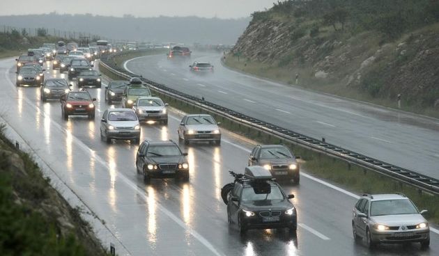 Mokri kolnici – Jaka kisa i gust promet prema unutrasnjosti na autocesti A1. Photo: Dino Stanin/PIXSELL