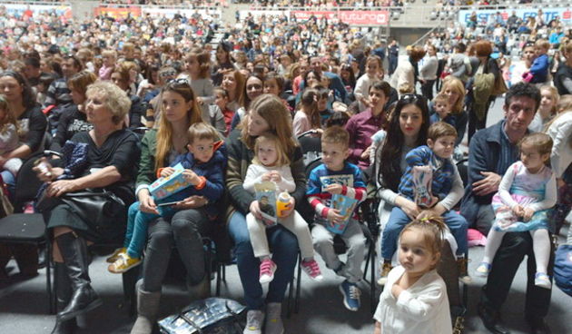 Predstava “Maša i Medvjed” moskovskog Dječjeg kazališta oduševila zadarske mališane