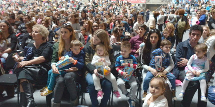 Predstava “Maša i Medvjed” moskovskog Dječjeg kazališta oduševila zadarske mališane Predstava “Maša i Medvjed” moskovskog Dječjeg kazališta oduševila zadarske mališane